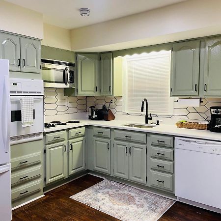Newly Renovated Charming Home With Parking Fort Washington Exterior foto